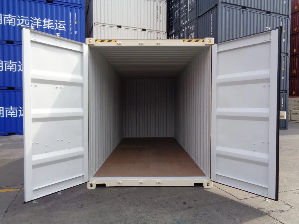 OWLU 20ʹ HC container, cargo door open view