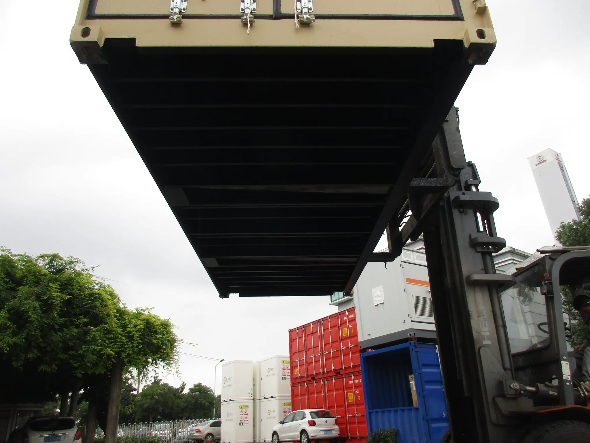 OWLU 20ʹ OS container, base / floor view