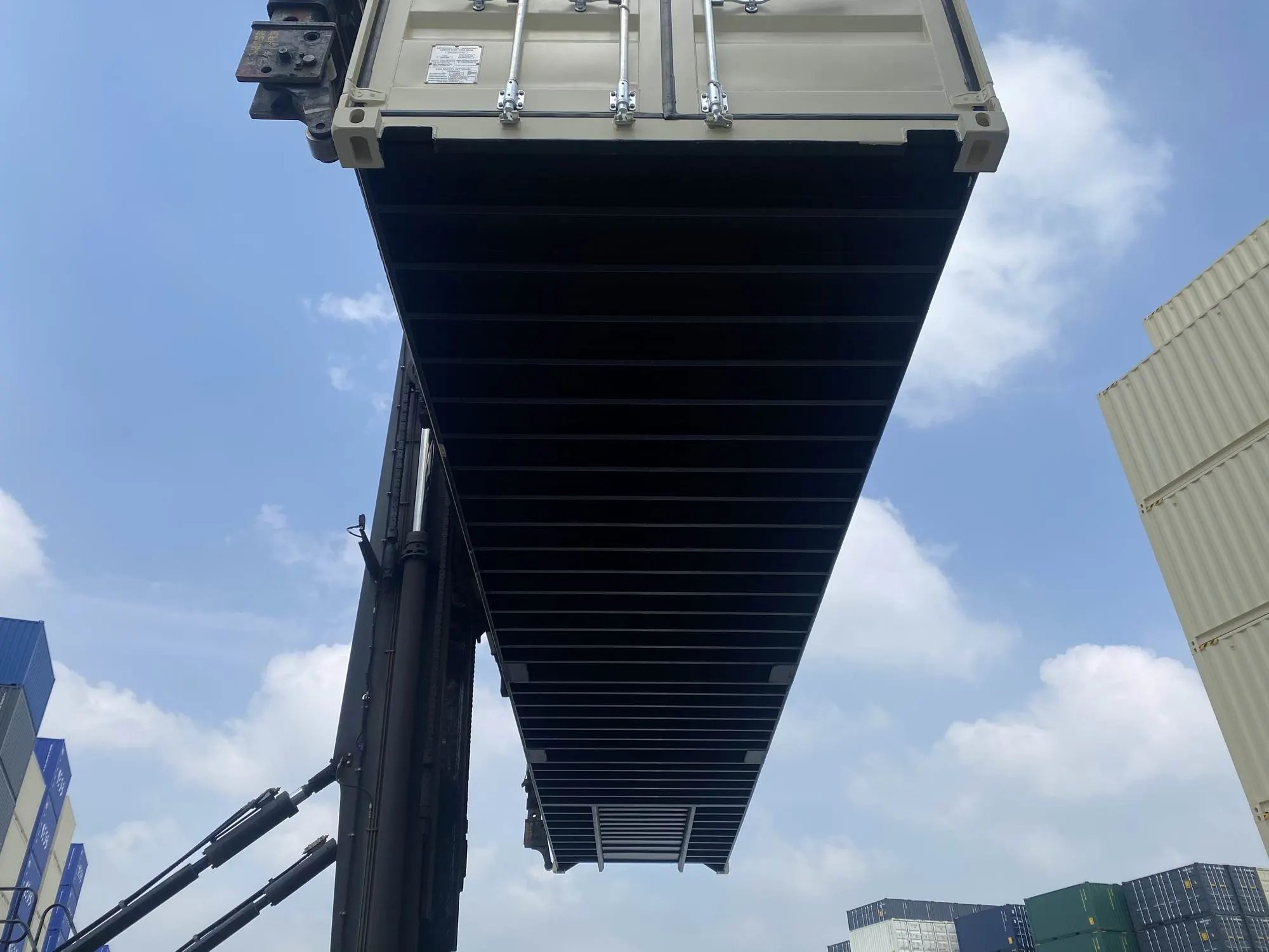 OWLU 40ʹ HC container — base / underside