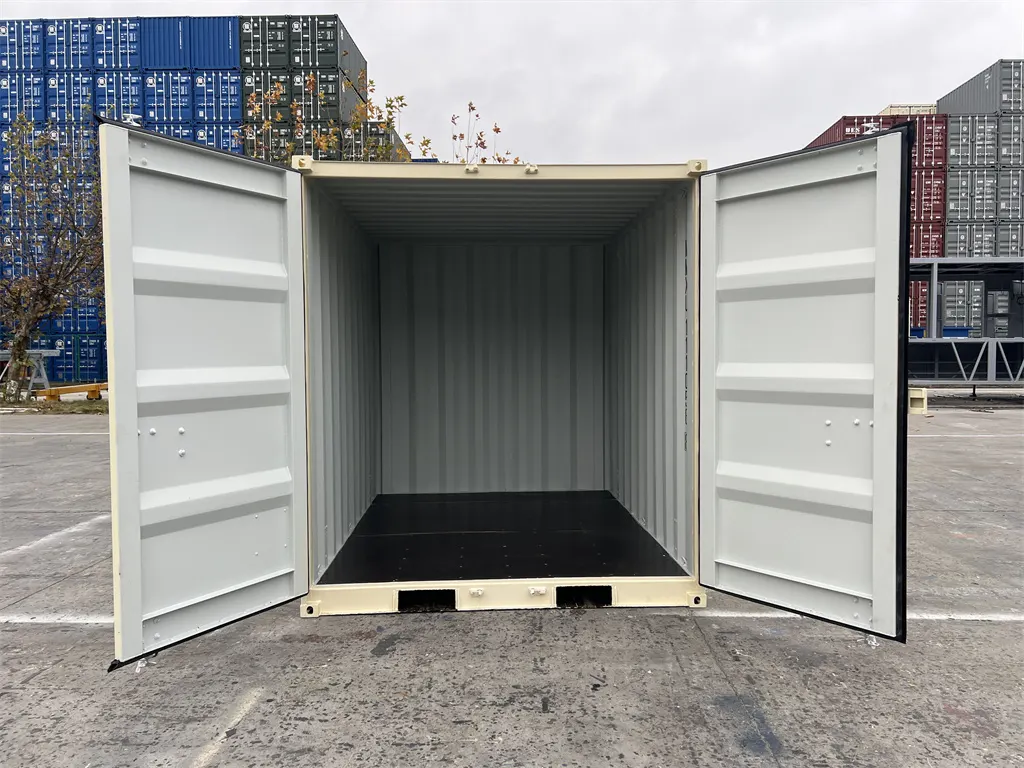 MMXU 10ʹ MiniMAX container, cargo door open view