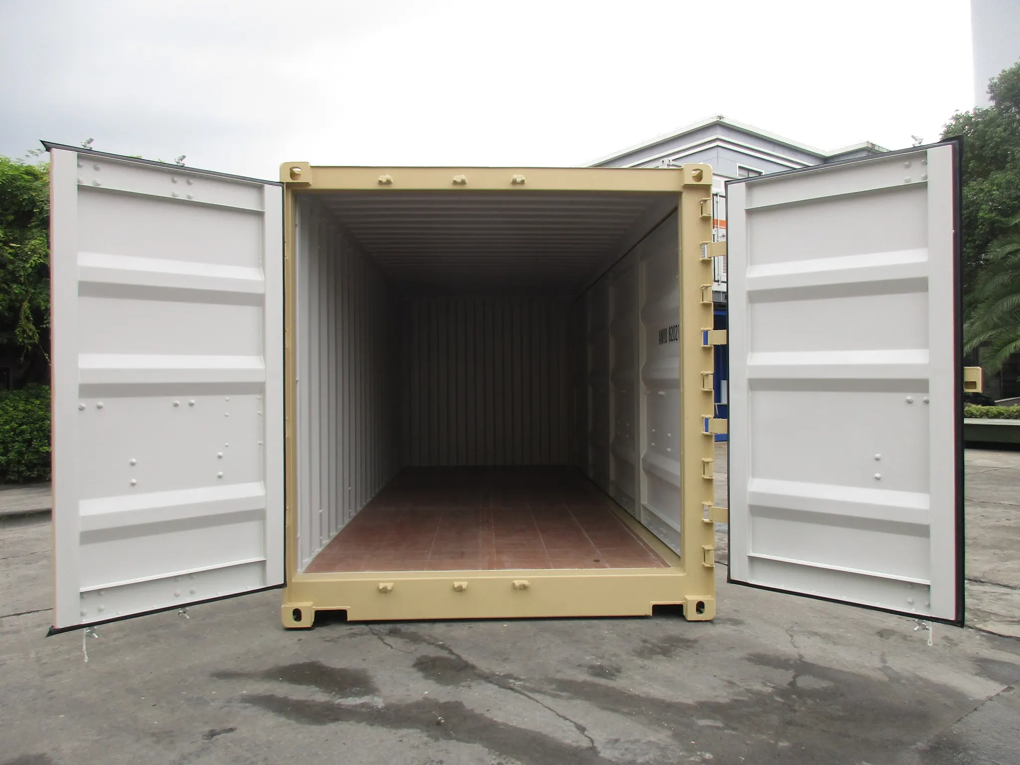 OWLU 20ʹ OS container, cargo door open view