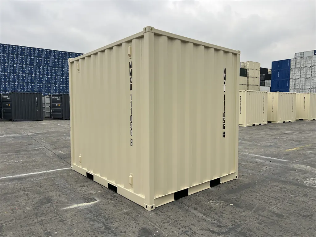 MMXU 10ʹ MiniMAX container, front right view