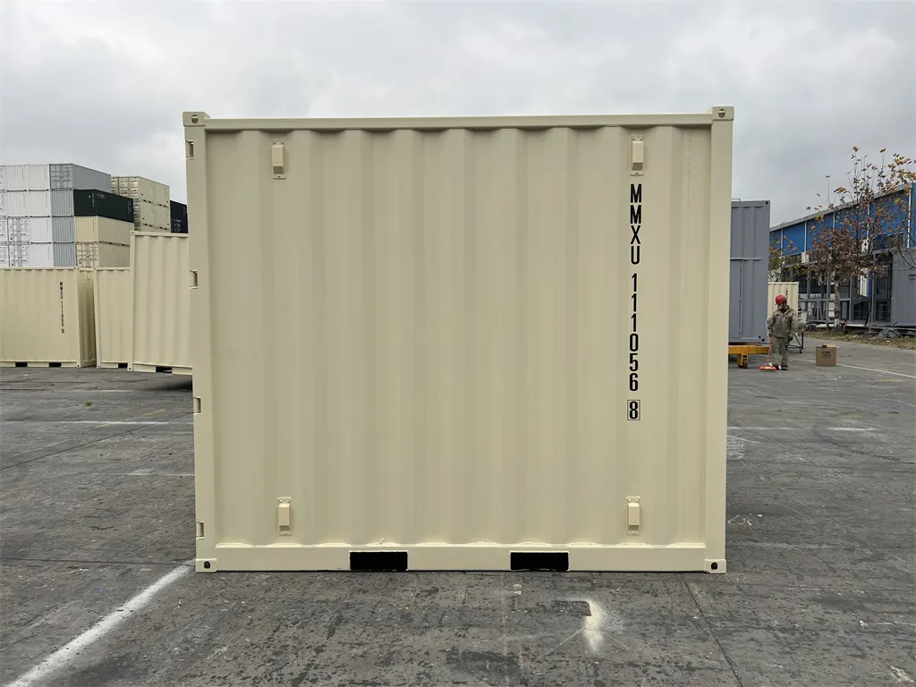 MMXU 10ʹ MiniMAX container, right side view