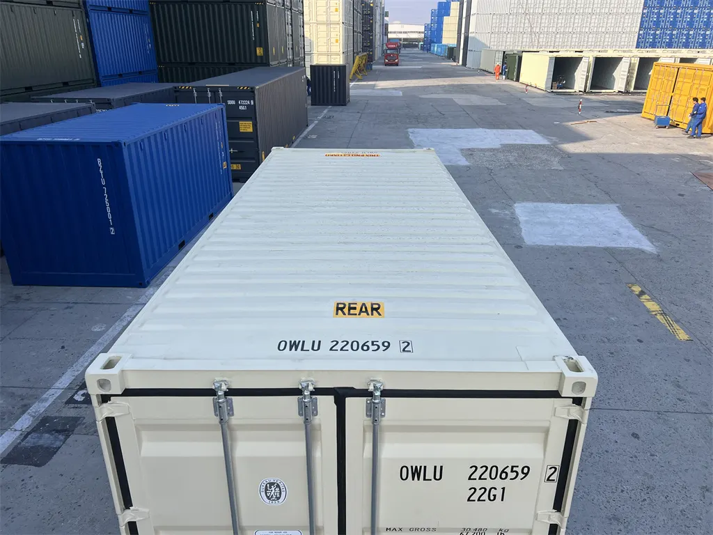 OWLU 20ʹ DD container, roof view