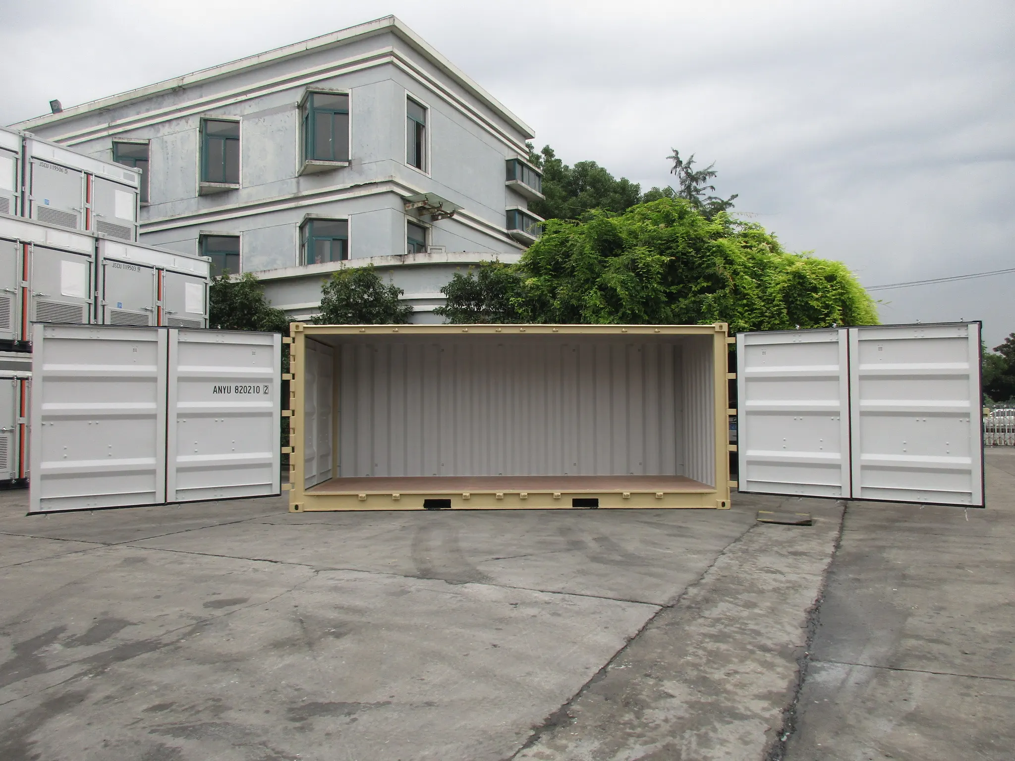 OWLU 20ʹ OS container, cargo door open view
