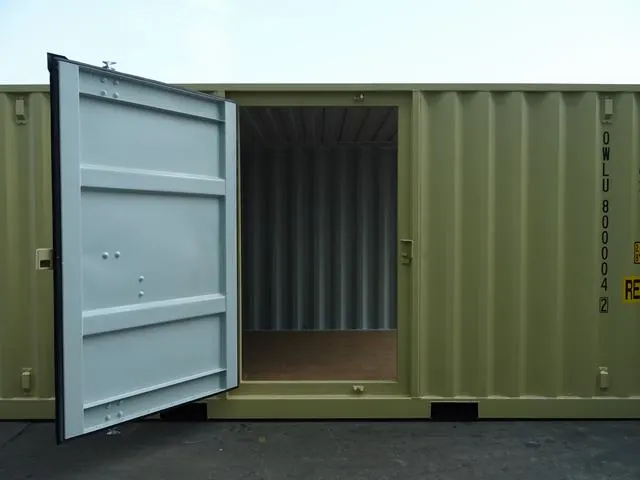 OWLU 20ʹ GP + 4ʹ side door container, cargo door open view